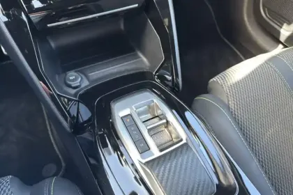 Photo 25 Peugeot 208  Hybrid 136 e-DCS6