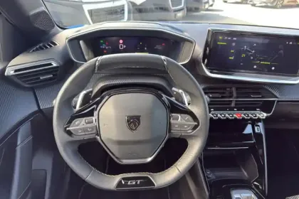 Photo 17 Peugeot 208  Hybrid 136 e-DCS6