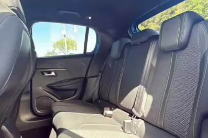 Photo 14 Peugeot 208  Hybrid 136 e-DCS6