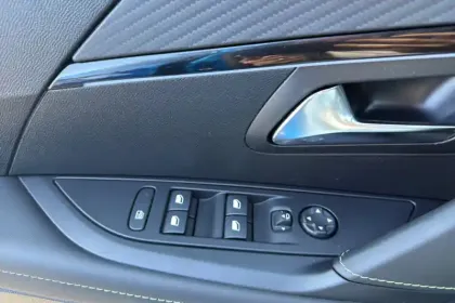 Photo 29 Peugeot 208  Hybrid 136 e-DCS6