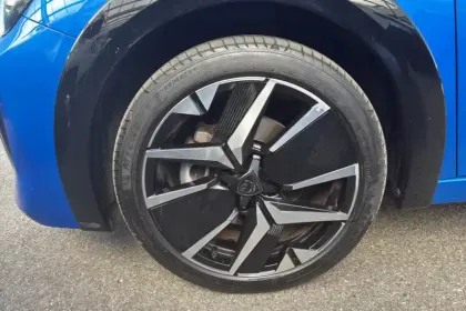 Photo 8 Peugeot 208  Hybrid 136 e-DCS6