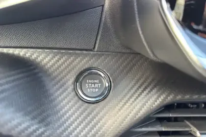 Photo 24 Peugeot 208  Hybrid 136 e-DCS6