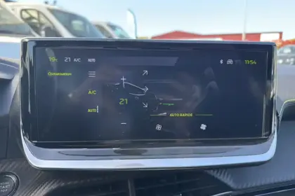 Photo 19 Peugeot 208  Hybrid 136 e-DCS6