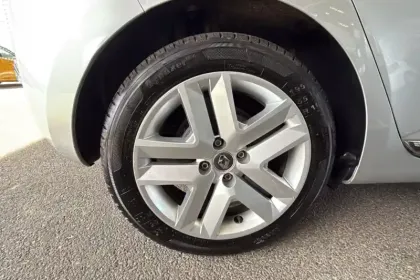 Photo 24 Renault Clio  Blue dCi 85