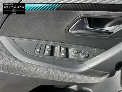 Photo 14 Peugeot 2008  Electrique 136 ch