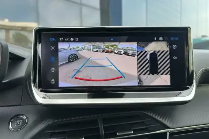 Photo 25 Peugeot 2008  Hybrid 136 e-DCS6