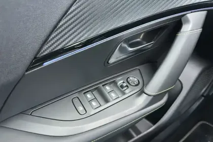 Photo 20 Peugeot 2008  Hybrid 136 e-DCS6