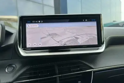 Photo 15 Peugeot 2008  Hybrid 136 e-DCS6