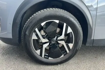 Photo 27 Peugeot 2008  Hybrid 136 e-DCS6