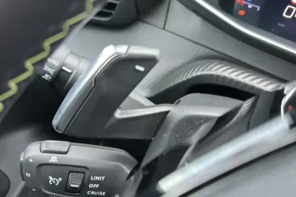 Photo 21 Peugeot 2008  Hybrid 136 e-DCS6