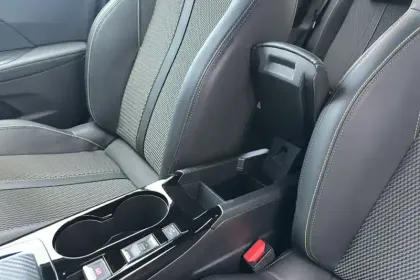 Photo 24 Peugeot 2008  Hybrid 136 e-DCS6