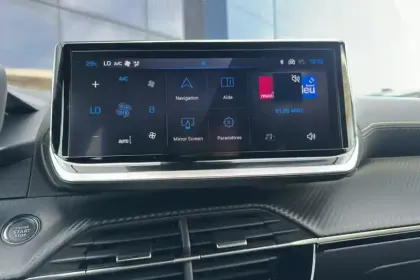 Photo 18 Peugeot 2008  Hybrid 136 e-DCS6