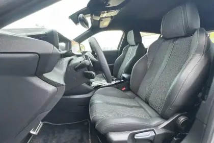 Photo 8 Peugeot 2008  Hybrid 136 e-DCS6