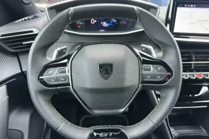 Photo 13 Peugeot 2008  Hybrid 136 e-DCS6