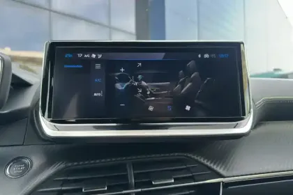 Photo 19 Peugeot 2008  Hybrid 136 e-DCS6