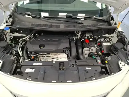 Photo 11 Peugeot 3008  Hybrid 225 e-EAT8