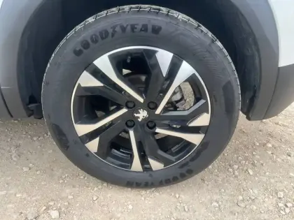 Photo 10 Peugeot 2008  PureTech 130 S&S EAT8