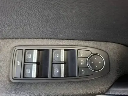 Photo 16 Renault Captur  E-Tech full hybrid 145