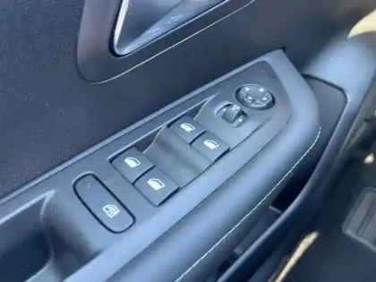 Photo 27 Peugeot 208  PureTech 100 S&S BVM6