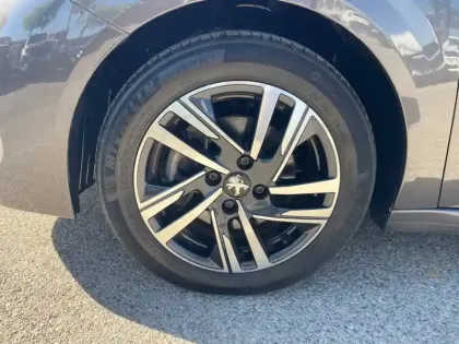 Photo 8 Peugeot 208  PureTech 100 S&S BVM6