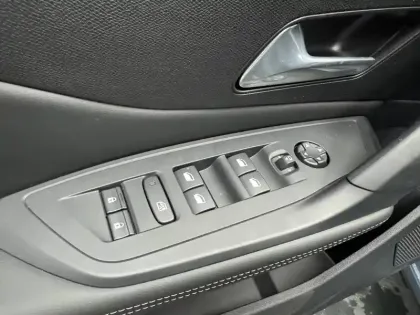 Photo 21 Peugeot 308  SW Hybrid 145 e-DCS6