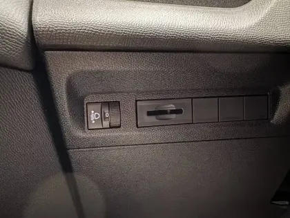 Photo 28 Peugeot 308  SW Hybrid 145 e-DCS6