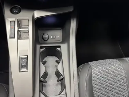 Photo 35 Peugeot 308  SW Hybrid 145 e-DCS6