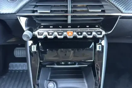 Photo 22 Peugeot 2008  BlueHDi 130 S&S EAT8