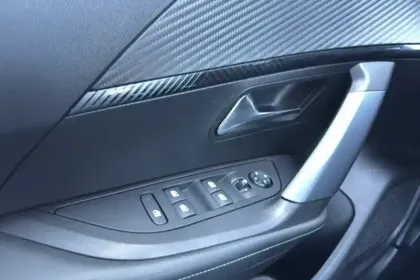 Photo 18 Peugeot 2008  BlueHDi 130 S&S EAT8