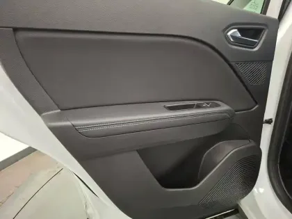 Photo 22 Renault Captur  E-Tech full hybrid 145 ch