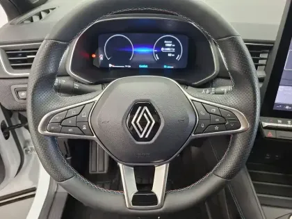 Photo 33 Renault Captur  E-Tech full hybrid 145 ch