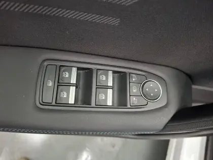 Photo 31 Renault Captur  E-Tech full hybrid 145 ch