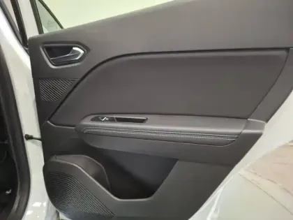 Photo 19 Renault Captur  E-Tech full hybrid 145 ch