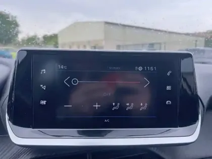 Photo 13 Peugeot 208  PureTech 100 S&S BVM6