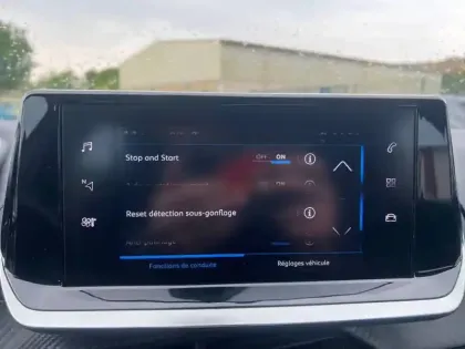 Photo 16 Peugeot 208  PureTech 100 S&S BVM6