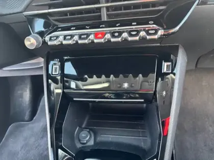 Photo 41 Peugeot 2008  BlueHDi 130 S&S EAT8