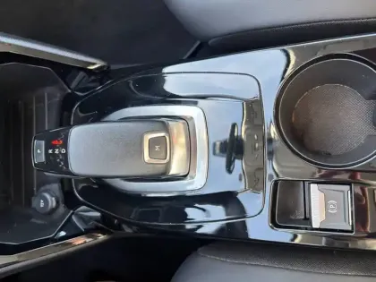 Photo 33 Peugeot 2008  BlueHDi 130 S&S EAT8