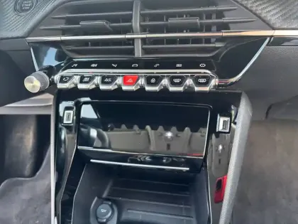 Photo 20 Peugeot 2008  BlueHDi 130 S&S EAT8