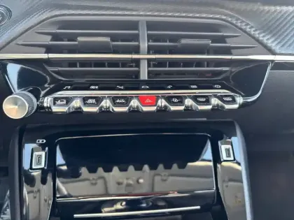 Photo 31 Peugeot 2008  BlueHDi 130 S&S EAT8