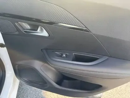 Photo 16 Peugeot 2008  BlueHDi 130 S&S EAT8