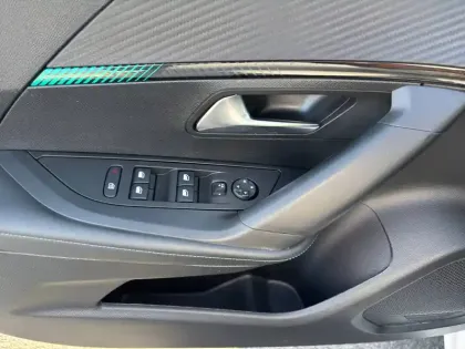 Photo 25 Peugeot 2008  BlueHDi 130 S&S EAT8