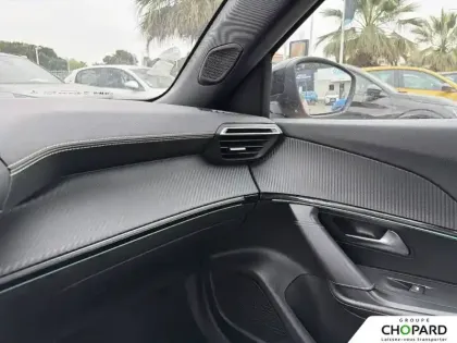 Photo 15 Peugeot 2008  PureTech 155 S&S EAT8