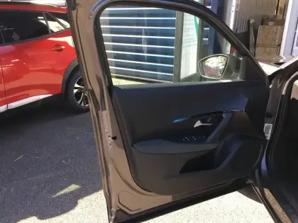 Photo 15 Peugeot 2008  PureTech 130 S&S EAT8