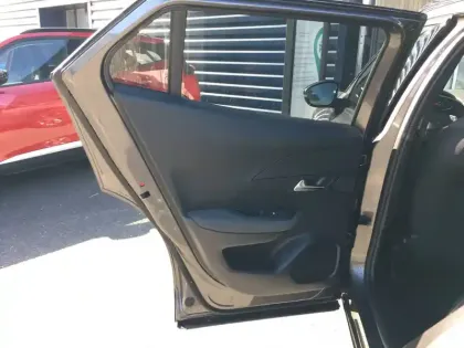 Photo 12 Peugeot 2008  PureTech 130 S&S EAT8