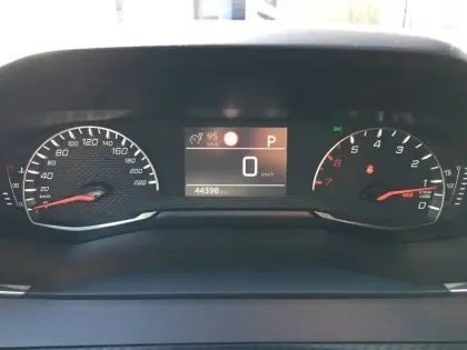 Photo 16 Peugeot 2008  PureTech 130 S&S EAT8