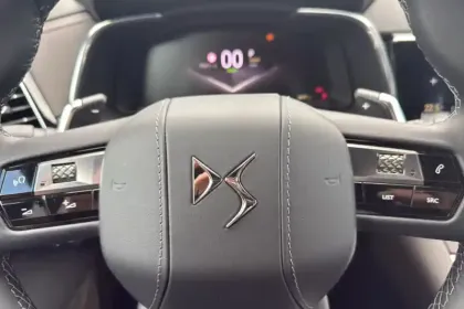 Photo 17 DS DS 7  Hybride Rechargeable E-Tense 300 EAT8 4x4