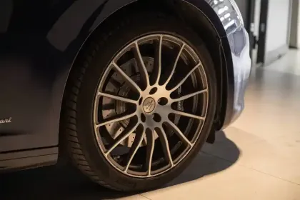 Photo 7 Maserati Ghibli  3.0 V6 350