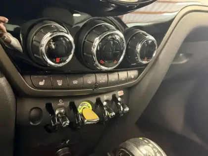 Photo 36 Mini Mini Countryman 125 - 95 ch ALL4 BVA6