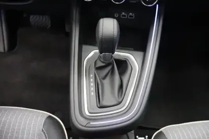 Photo 10 Renault Clio  E-Tech full hybrid 145 ch GSR2