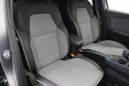 Photo 37 Renault Clio  E-Tech full hybrid 145 ch GSR2